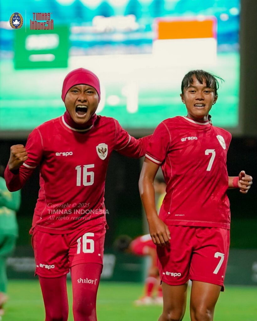 Selebrasi Gol Reva Octaviani bersama Ajeng Handayani / Photo. Timnas Indonesia - PSSI